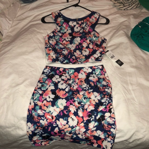 Floral crop and skirt set - Picture 2 of 2